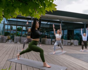 Bild 2 CPG_Rooftop_Yoga_c_Melanie_Weber-min